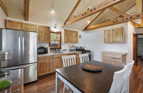 Modesto House | Charming 2-bedroom house in Modesto with AC and WiFi