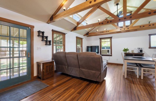 Modesto House | Charming 2-bedroom house in Modesto with AC and WiFi