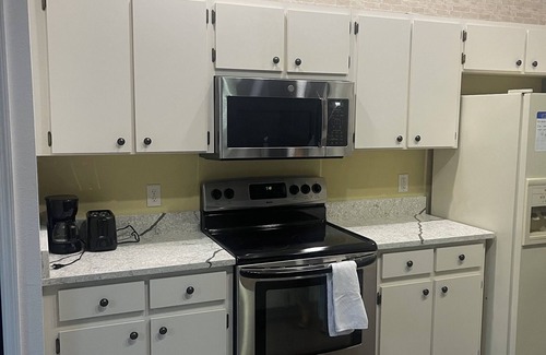 Greater Northdale House | Charming 2-bedroom house in welcoming Tampa with AC