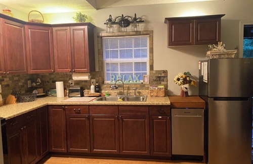 Sylacauga House | Charming 2-bedroom lake cottage with kayaks