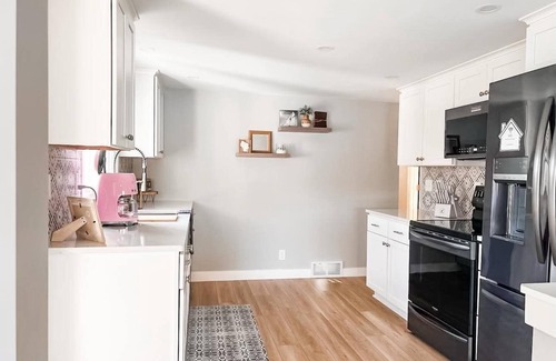 West Bend House | Charming 2-bedroom Lake House in West Bend