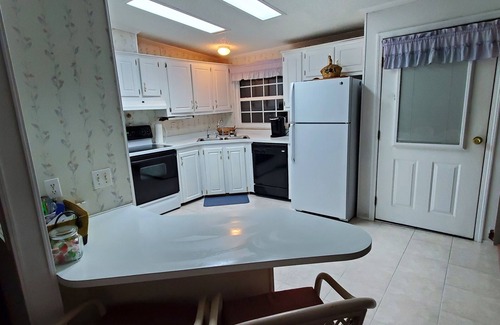 Englewood South House | Charming 2-bedroom mobile home community in Lemon Bay Isles, Englewood