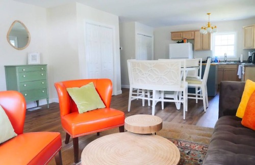 Willard House | Charming 2-bedroom pool house on scenic estate - your perfect getaway!