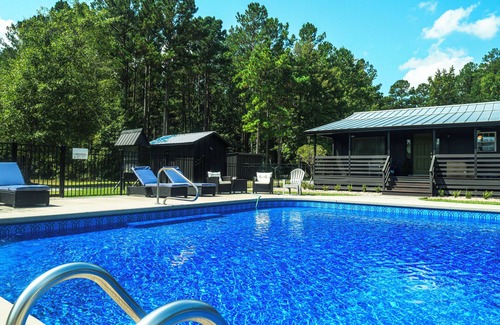 Willard House | Charming 2-bedroom pool house on scenic estate - your perfect getaway!