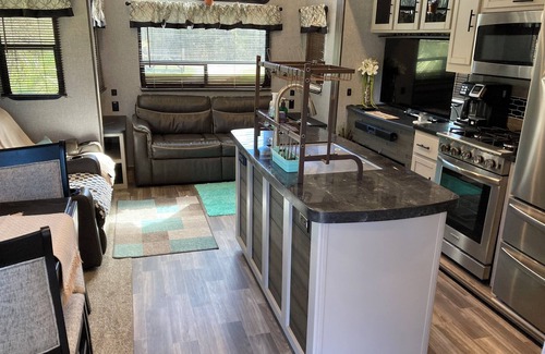 Fairhope House | Charming 2-bedroom RV with WiFi and AC in peaceful Silverhill Alabama
