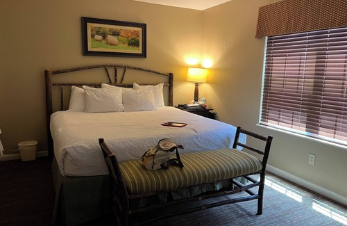 De Soto Resort | Charming 2-bedroom resort with AC, fitness room in pleasant De Soto