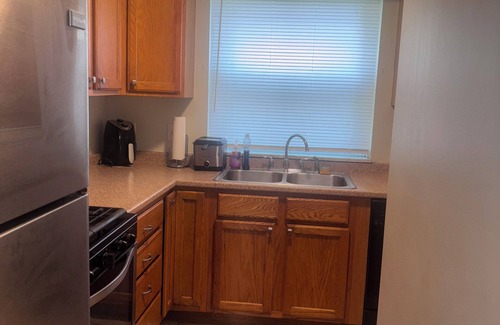 West Columbus House | Charming 2-bedroom townhome with WiFi and AC in Columbus and pool