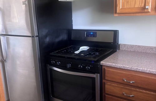 West Columbus House | Charming 2-bedroom townhome with WiFi and AC in Columbus and pool