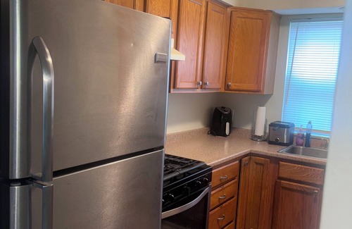 West Columbus House | Charming 2-bedroom townhome with WiFi and AC in Columbus and pool