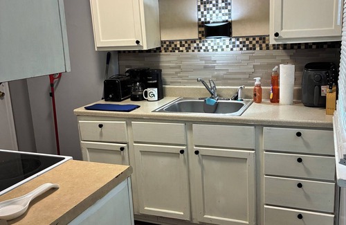 Columbus House | Charming 2-bedroom townhome with WiFi, AC in Columbus nearAirport