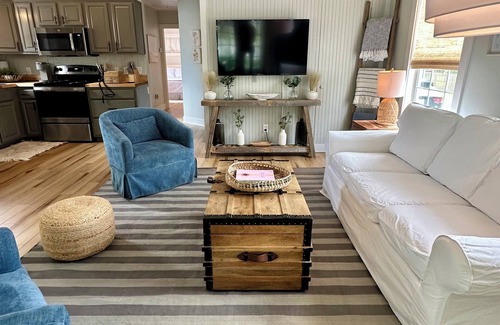 Old Town Cottage | Charming 2-bedroom cottage in fabulous Bay St. Louis with AC