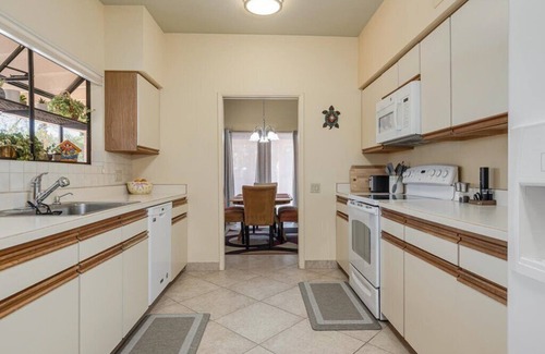 Colonia De Los Alamos House | Charming 2-bedroom house in welcoming Green Valley with WiFi, AC