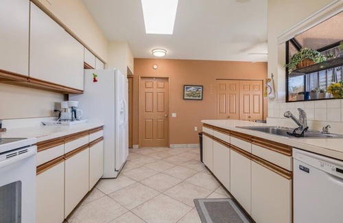 Colonia De Los Alamos House | Charming 2-bedroom house in welcoming Green Valley with WiFi, AC