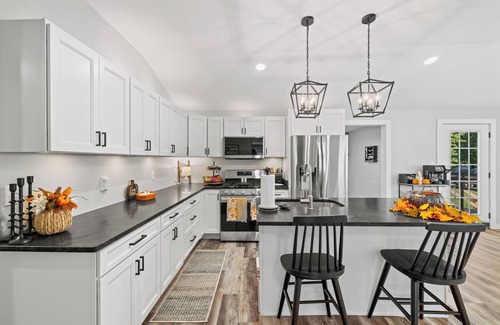 Madisonville House | Charming 2-bedroom house with Great kitchen space in Madisonville.