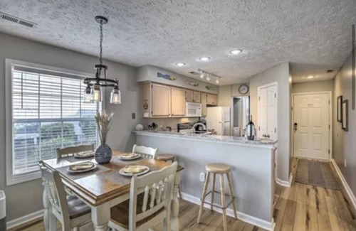 Carolina Forest Condo | Charming 2-bedroom condo with AC and WiFi in fantastic Myrtle Beach neighborhood