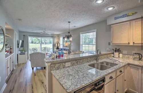 Carolina Forest Condo | Charming 2-bedroom condo with AC and WiFi in fantastic Myrtle Beach neighborhood