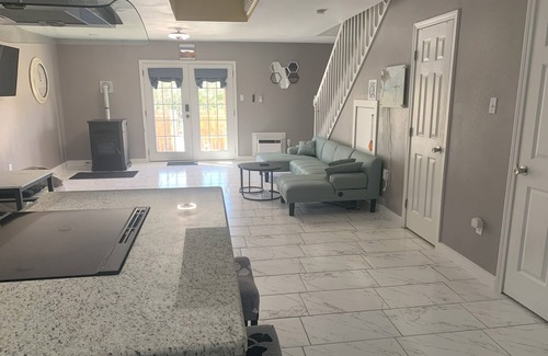 Read Boulevard East House | Charming 2-bedroom townhome with AC Units, WiFi in delightful New Orleans