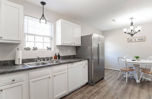 St. James House | Charming 2-bedroom, 2-bathroom house with AC and WiFi in Saint James