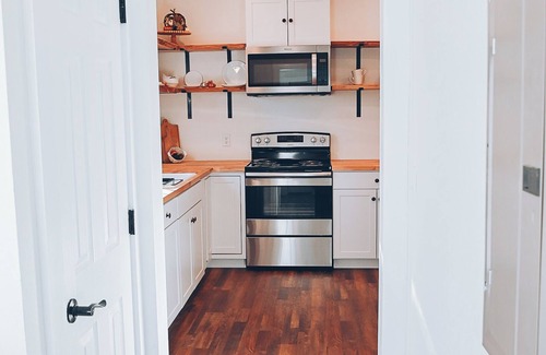 Thomasville Cottage | Charming 2-bedroom cottage built with children and pets in mind.