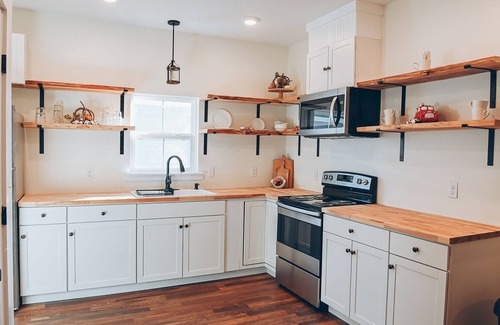 Thomasville Cottage | Charming 2-bedroom cottage built with children and pets in mind.