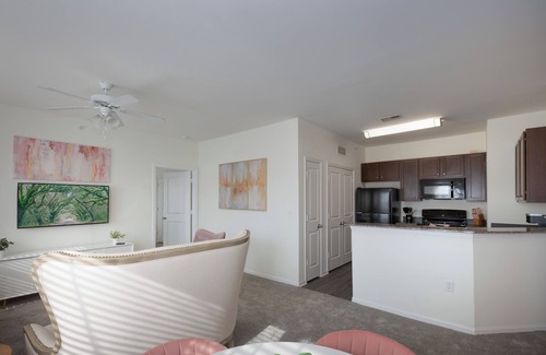 Goose Creek Apartment | Charming 2 BR Resort Apt Perfect for Girls’ Trip