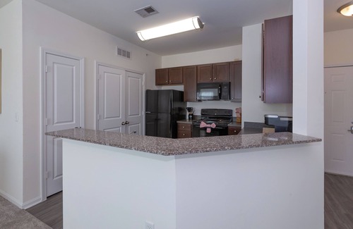 Goose Creek Apartment | Charming 2 BR Resort Apt Perfect for Girls’ Trip