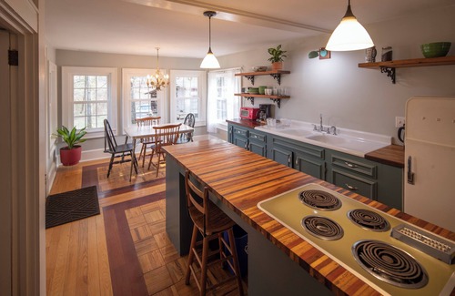 Knoxville Cottage | Charming 2bd/2ba cottage close to Downtown and the Smokies