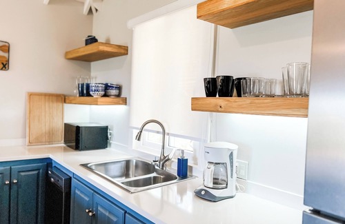 Mud Hole House | Charming 2BD/2BA Cottage Overlooking Man O' War Harbor, A/C and WiFi