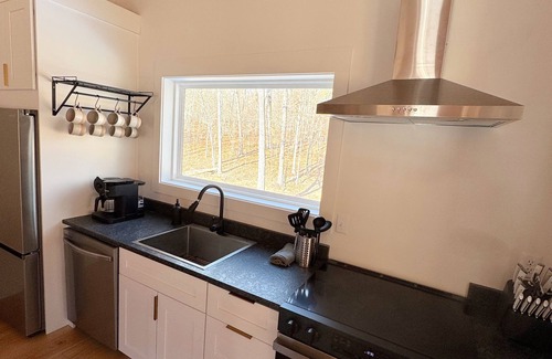 Flintstone House | Charming 2bedroom retreat minutes from Chattanooga & Lookout Mountain. Sleeps 7!