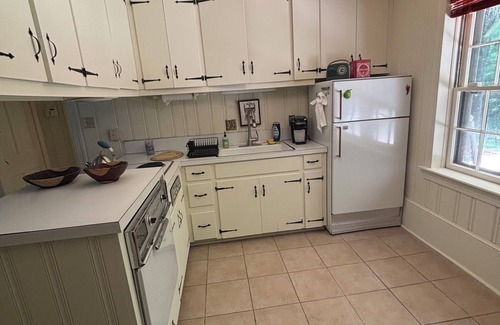 Chapel Hill Apartment | Charming 2BR apt feet from UNC-Chapel Hill, Dean Dome, and NC Botanical Garden