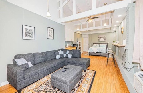 Brookland House | Charming 2BR Hideaway & comfortable Stay in NE DC!