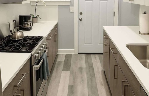 West Lakeview Apartment | Charming 2BR in Vibrant Lakeview