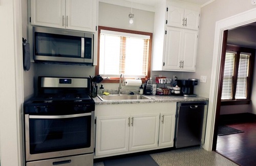 Terre Haute House | *Charming 2BR~King Bed~Deck*Grill*Firepit~Near I70