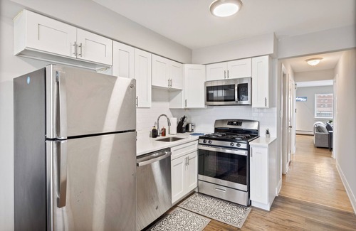 Des Plaines Apartment | Charming 2BR Near O'Hare – Relax & Explore