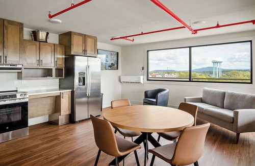 McMinnville Condo | Charming 2BR suite in McMinnville, perfect for families or groups!