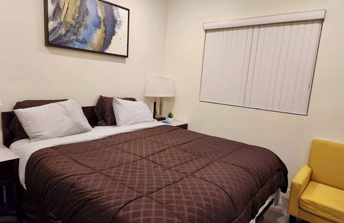 Pico-Union Hotel | Charming 2BR Suites Stylish Stay in Beautiful Los Angeles