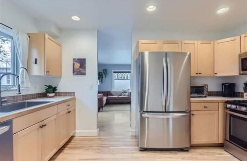 Mapleton Hill House | Charming 3-BDR Cottage: Downtown Boulder