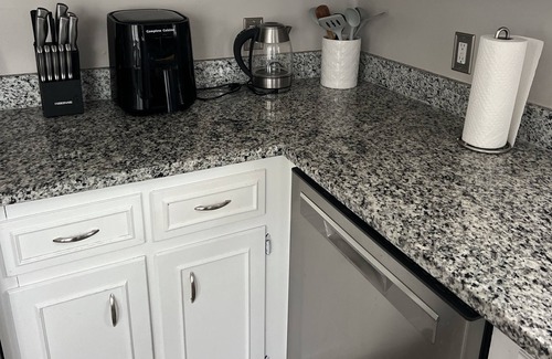 Columbia House | Charming 3 bdr house in Irmo min from Columbia airport, lakes, Columbia downtown