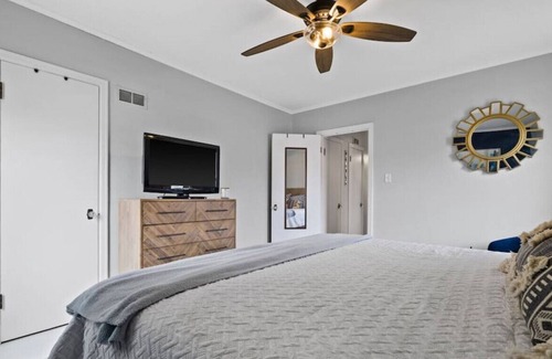 Greenfield House | Charming 3 bed, 1.5 bath, fenced yard & parking!