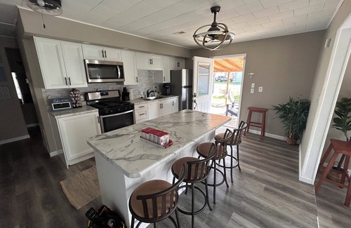 Monticello Cottage | Charming 3-bed cottage with AC, WiFi in Monticello. Lake access and boat lift.