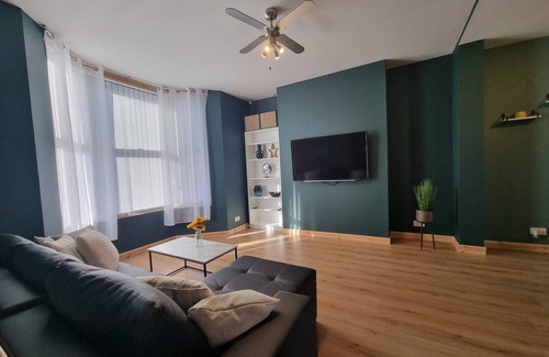 Anfield House | Charming 3-bed house near LFC stadium, only 10 mins drive to city centre!