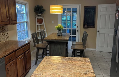 Rome House | Charming 3 bed house nestled in the woods at the base of Mt Alto.