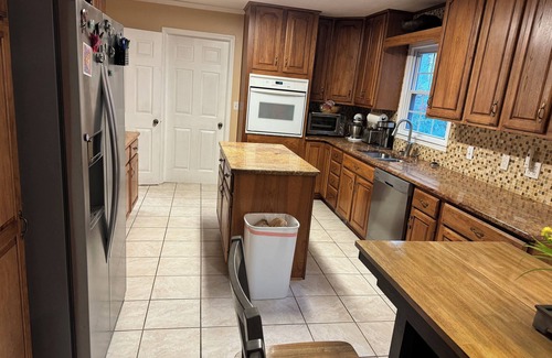 Rome House | Charming 3 bed house nestled in the woods at the base of Mt Alto.