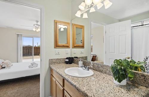 Twentynine Palms House | Charming 3-bed, Hot Tub 5 mins to Joshua Tree NP