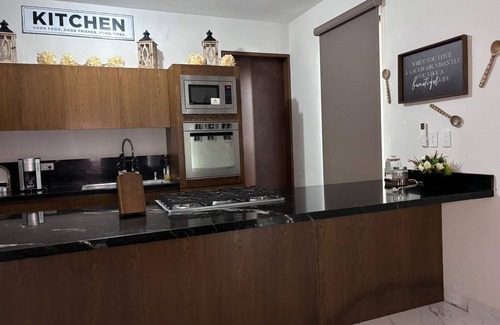 Monterrey House | Charming 3-bedroom house in nice Mitras Poniente with WiFi, AC