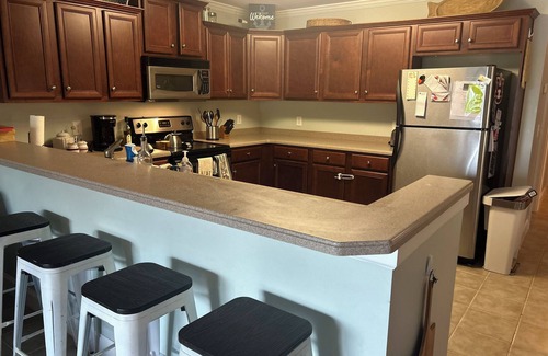 Alexander City Condo | Charming 3-bedroom condo in phenomenal Alexander City. Great View of Lake Martin