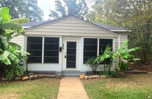 Kings Mountain House | Charming 3-bedroom house with WiFi and AC in Kings Mountain!