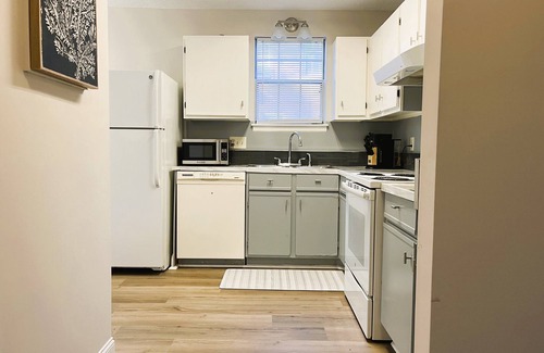 Columbia House | Charming 3-bedroom townhome with WiFi and AC in West Columbia