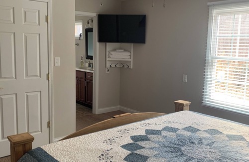 Maple Mount Other | Charming 3 bedroom, 2 bath farmhouse just outside of Owensboro, KY