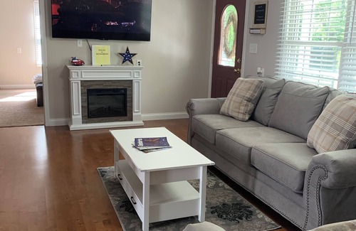 Maple Mount Other | Charming 3 bedroom, 2 bath farmhouse just outside of Owensboro, KY